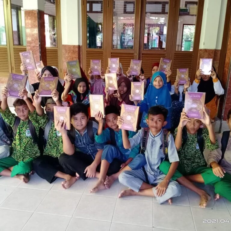 Jazaakumullahu khoiron kepada para muhainin. Senyum mereka menjadi senyum jaariyah mu