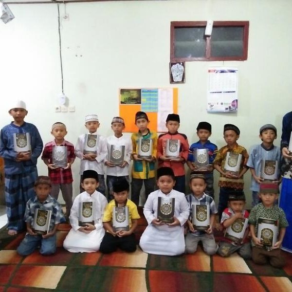 Pahala yg melimpah krn pahala membaca alquran itu dihitung hurufnya.